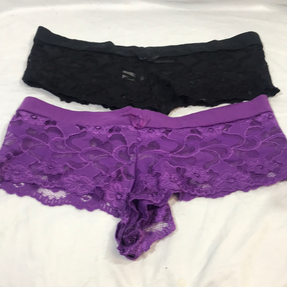 2 pairs lace panties sz 2xl or sz 9
New Condition Smoke free home